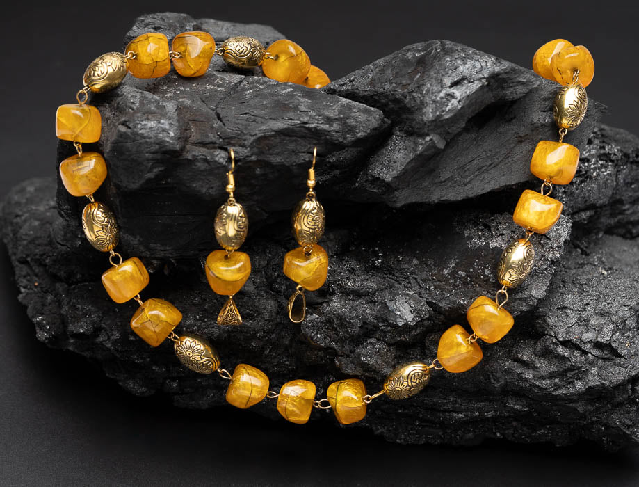 Elegant Gold-Plated Yellow Pearl Necklace 02