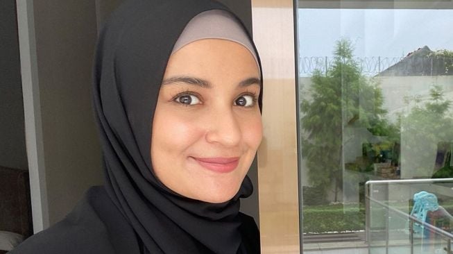 https://jewellerybaazar.com/profil-shireen-sungkar-wanita-seribu-talenta-yang-berakar-di-keluarga-artis