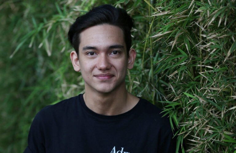Adipati Dolken